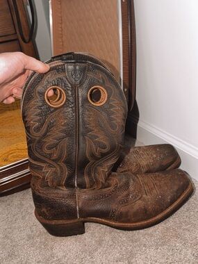 Ariat Heritage Roughstock Square Toe Cowboy Boots